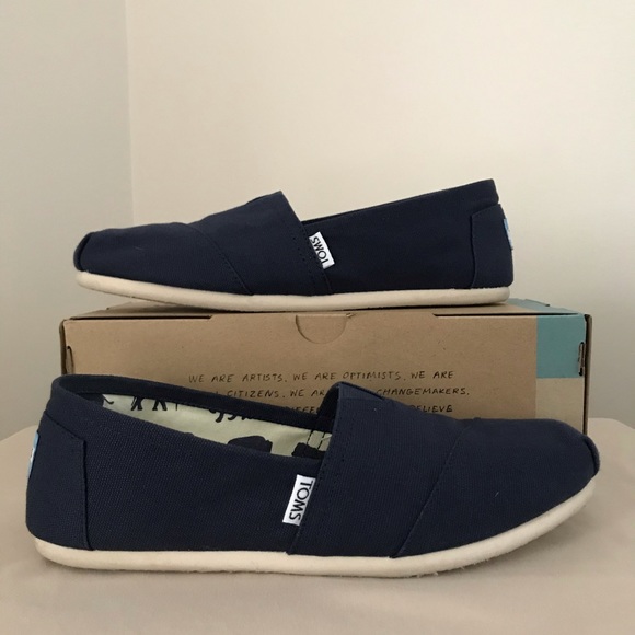 navy blue toms